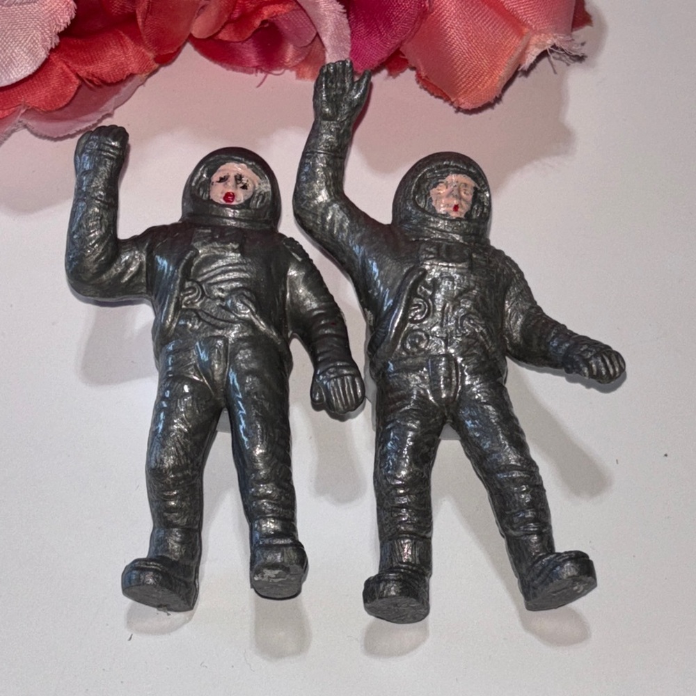 Astronaut/Spaceman Vintage Silver/Gray Plastic Playset Figure Circa 1979